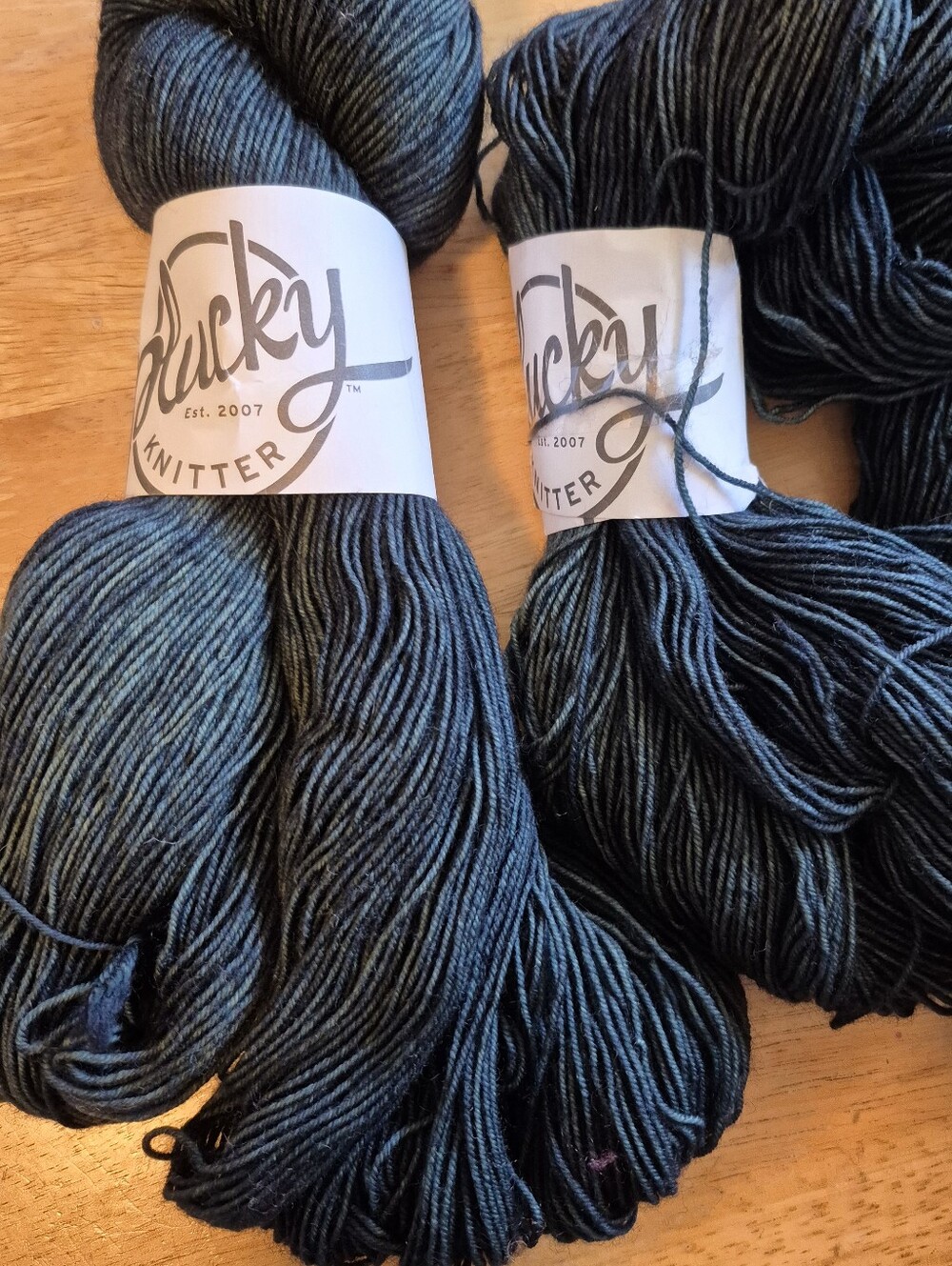 Plucky Knitter - Flying ATLAS-2 Skeins - Picture 5 of 5